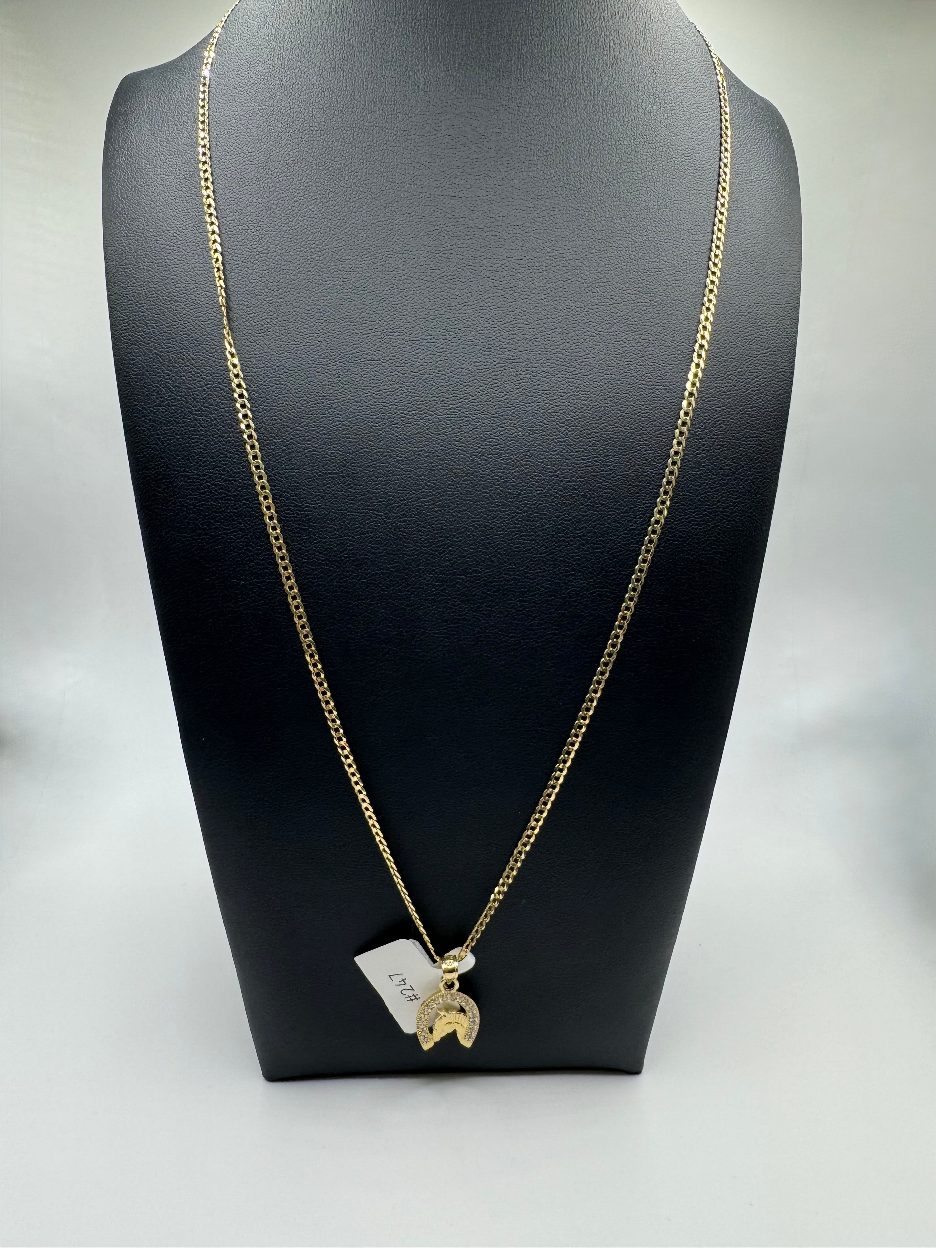 Curve chain with Horseshoe pendant