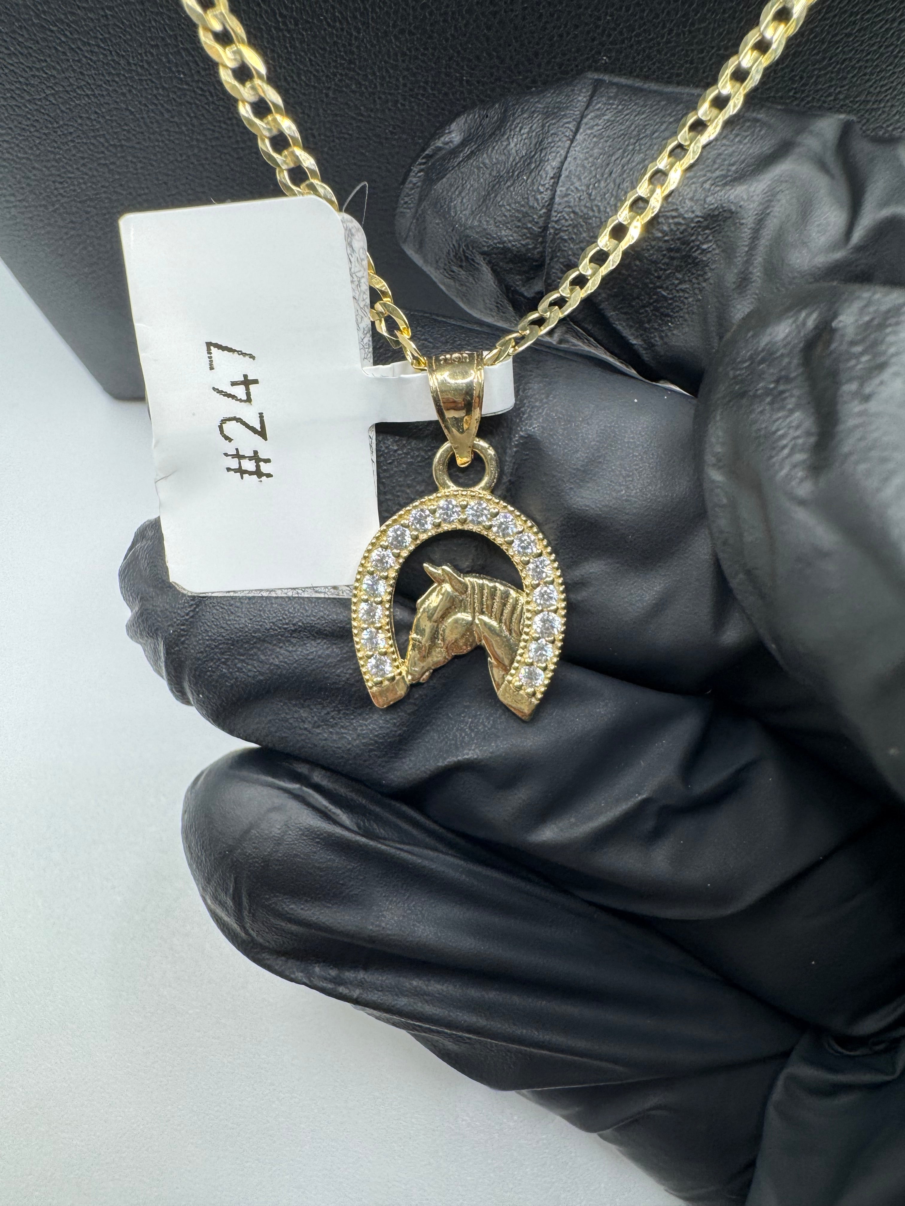 Curve chain with Horseshoe pendant