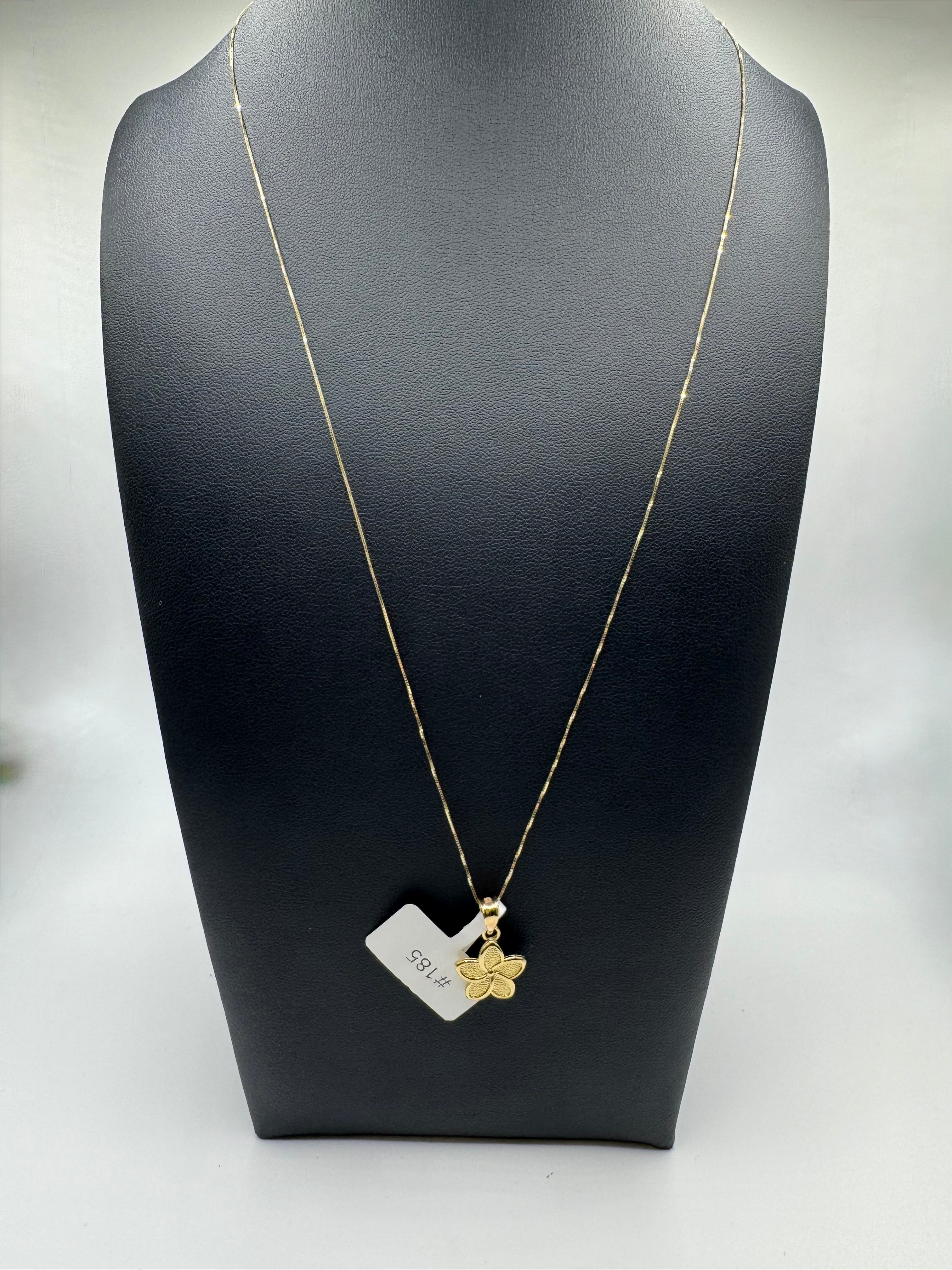 Box chain with flower pendant