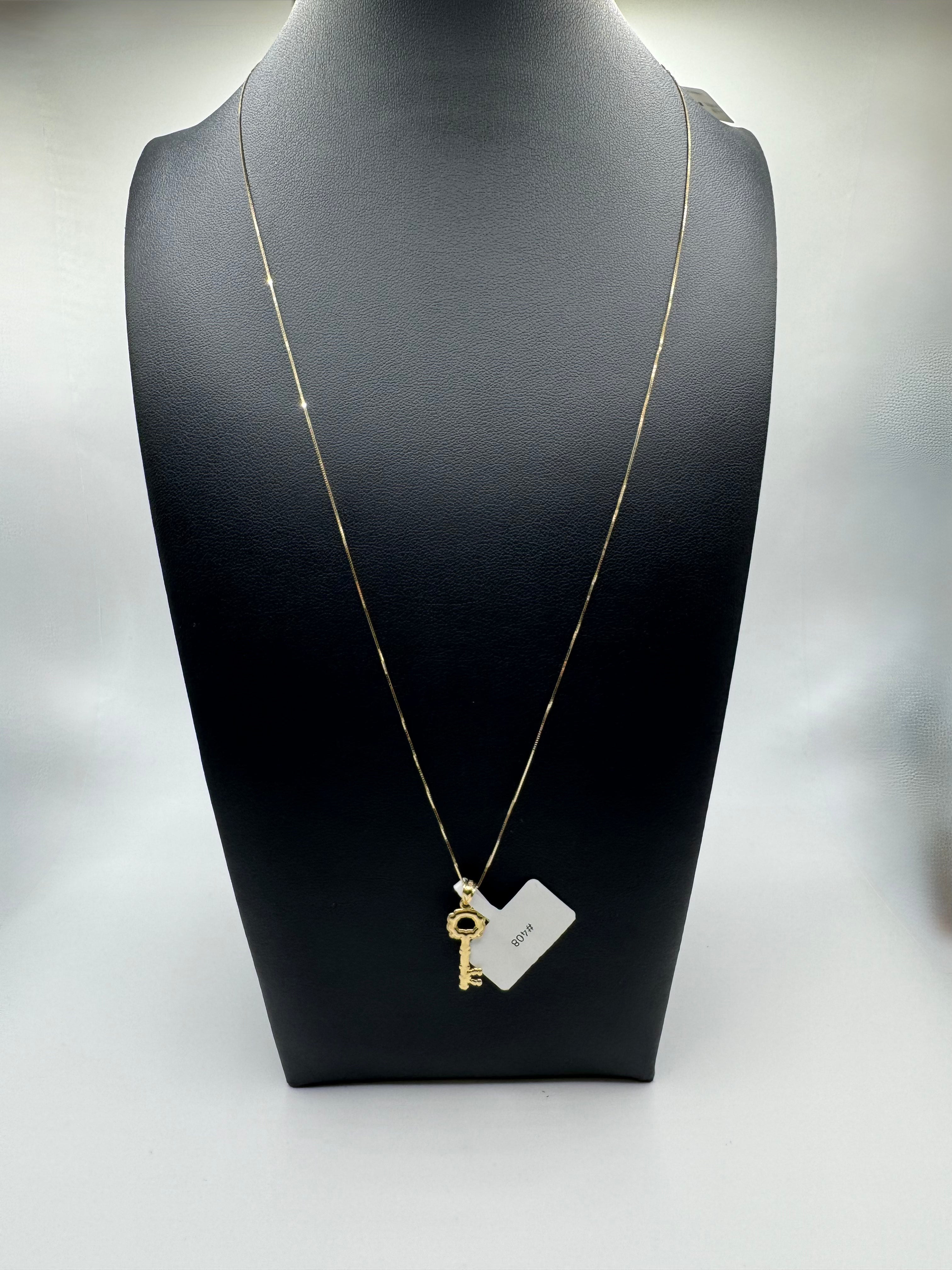 Box chain with key pendant