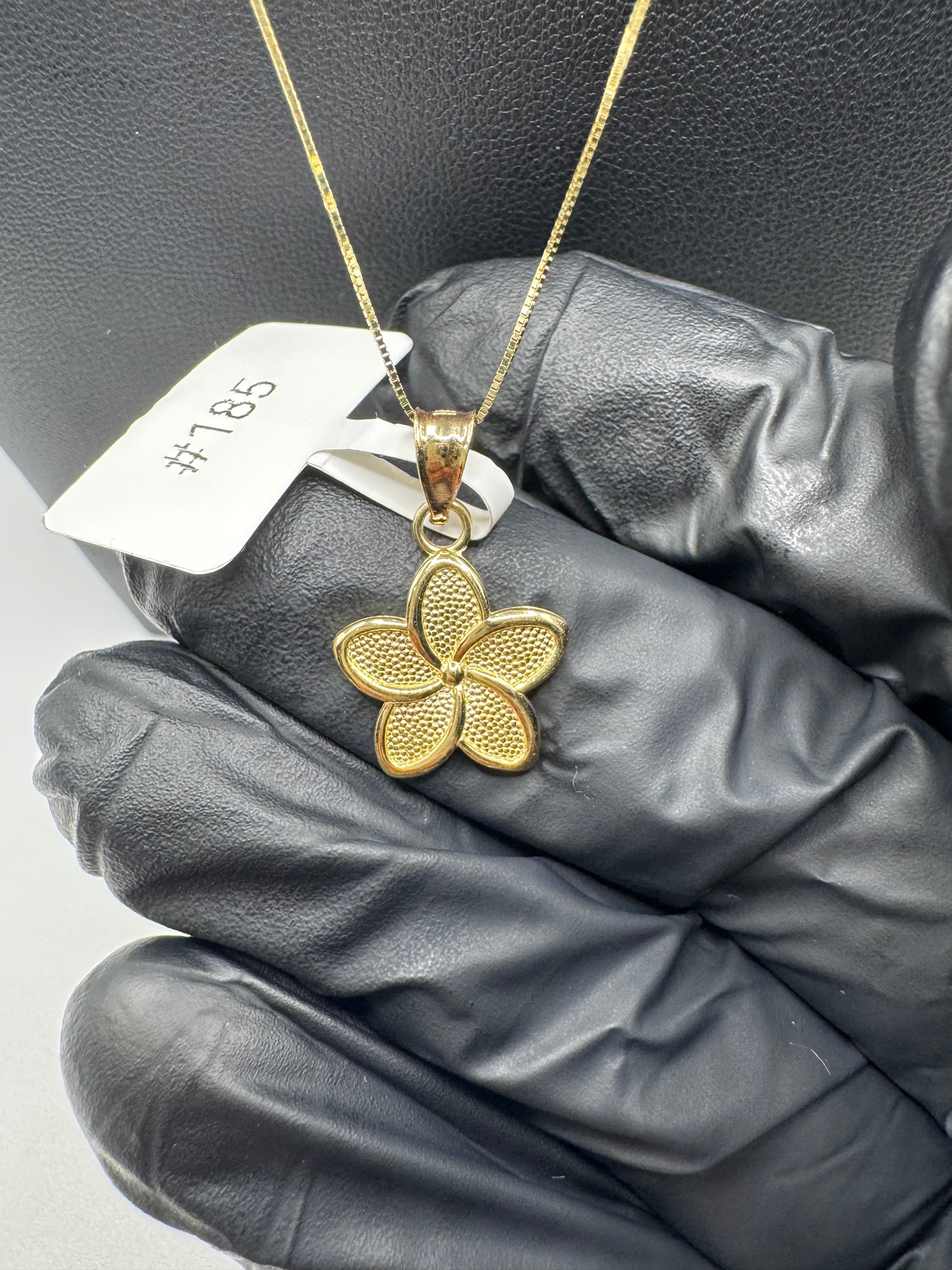 Box chain with flower pendant