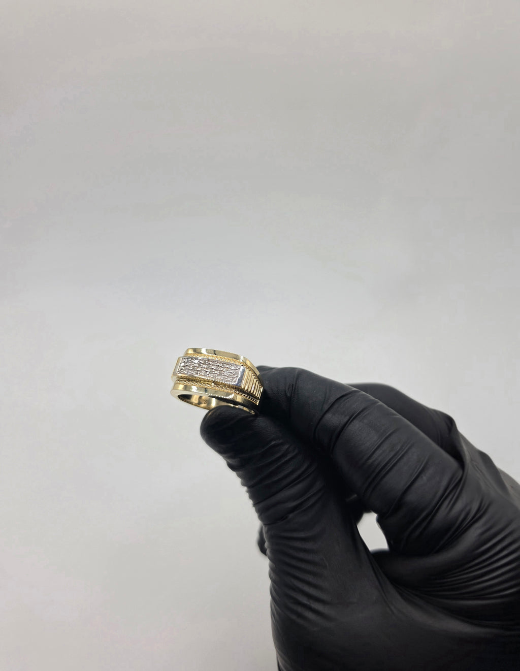 10K Gold Ring With Natural Diamonds