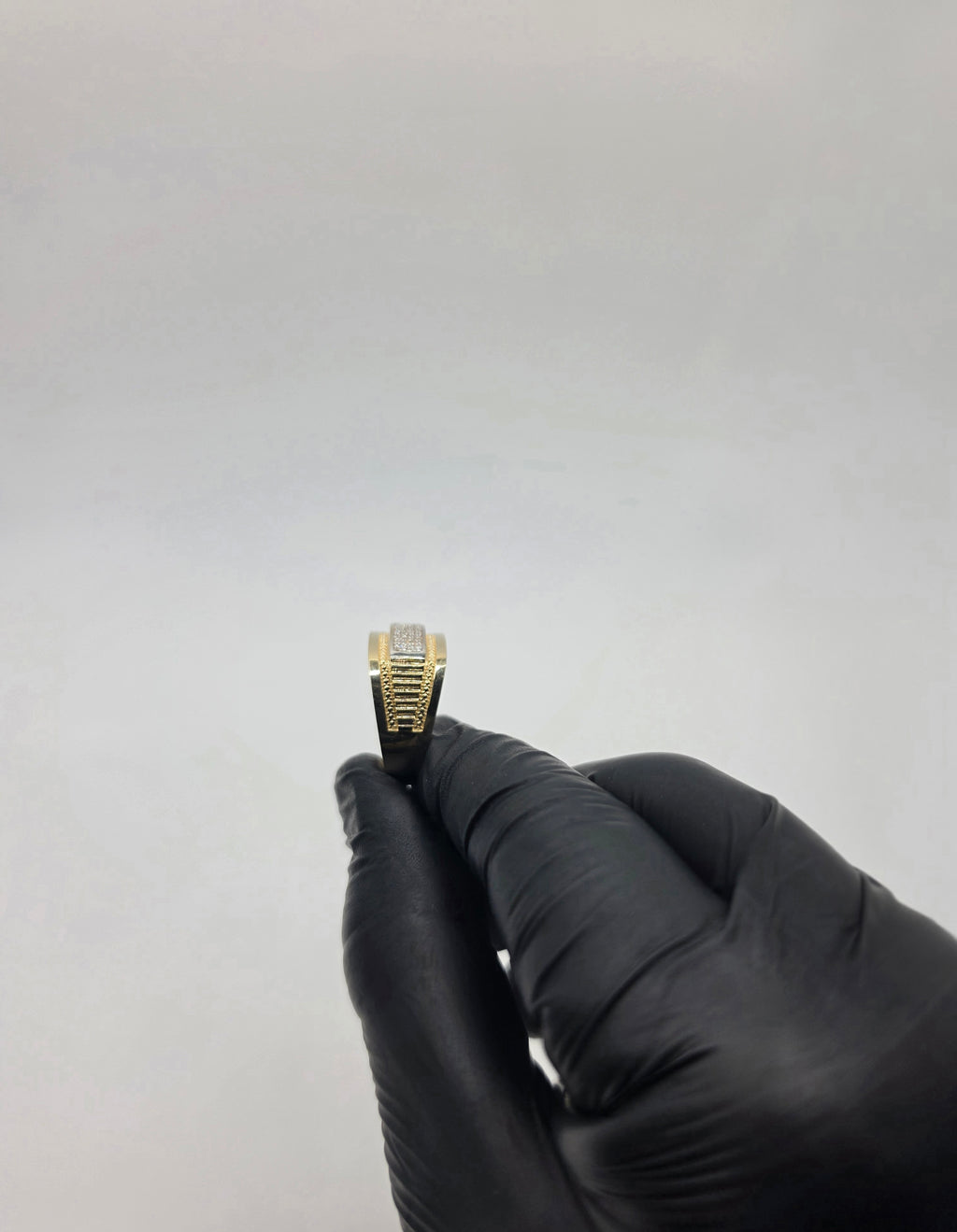 10K Gold Ring With Natural Diamonds