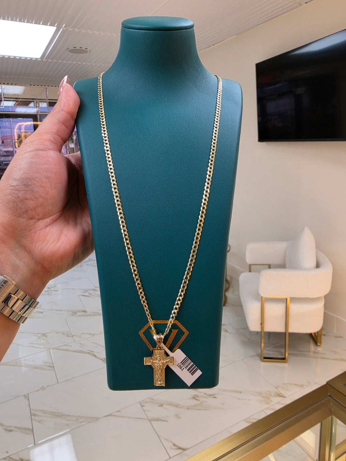 10K Gold Curve Chain Solid with Pendant