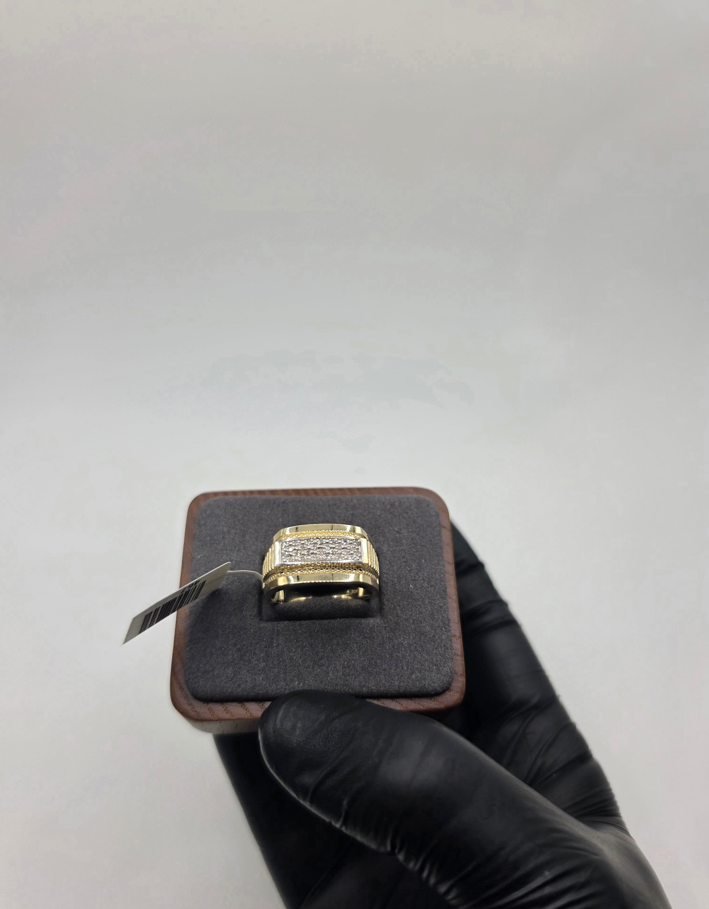 10K Gold Ring With Natural Diamonds