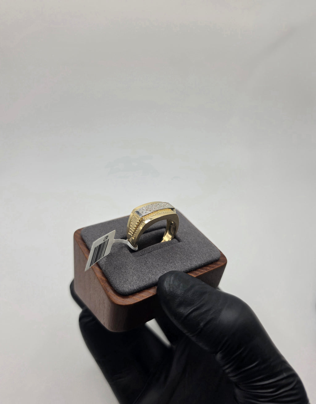 10K Gold Ring With Natural Diamonds