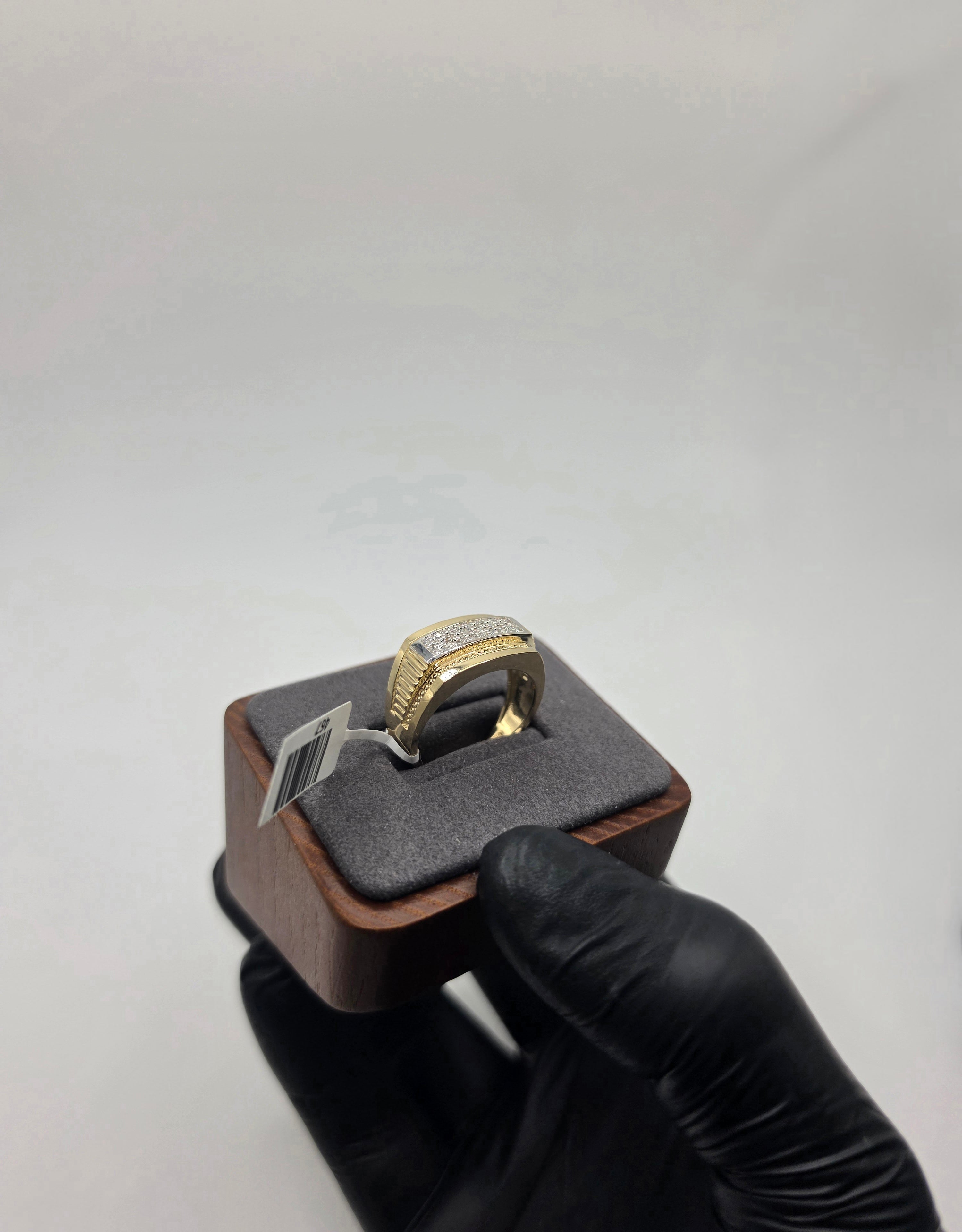 10K Gold Ring With Natural Diamonds