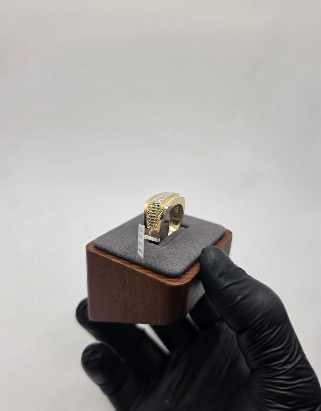 10K Gold Ring With Natural Diamonds