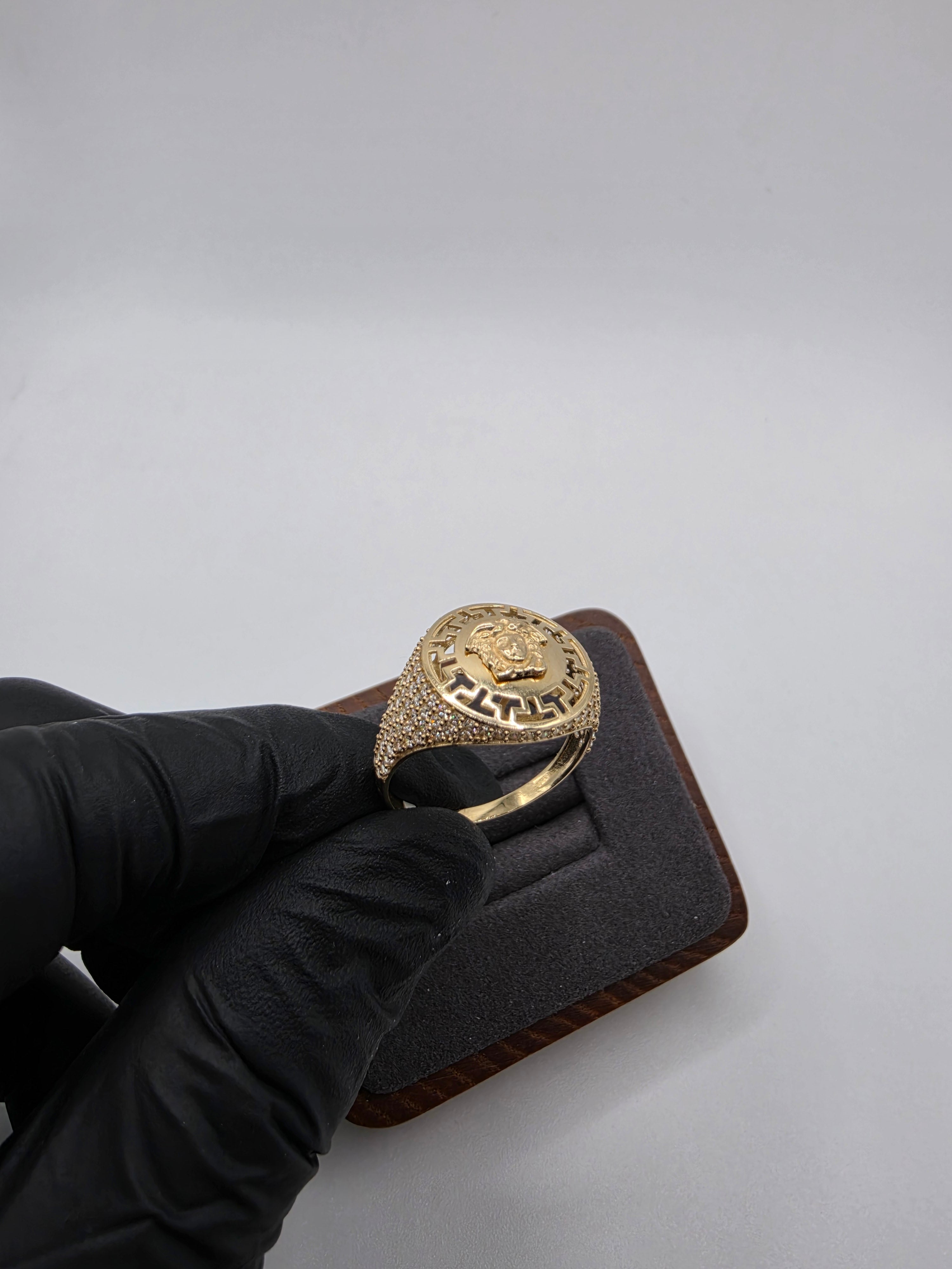 10K Ring with Cz Stones