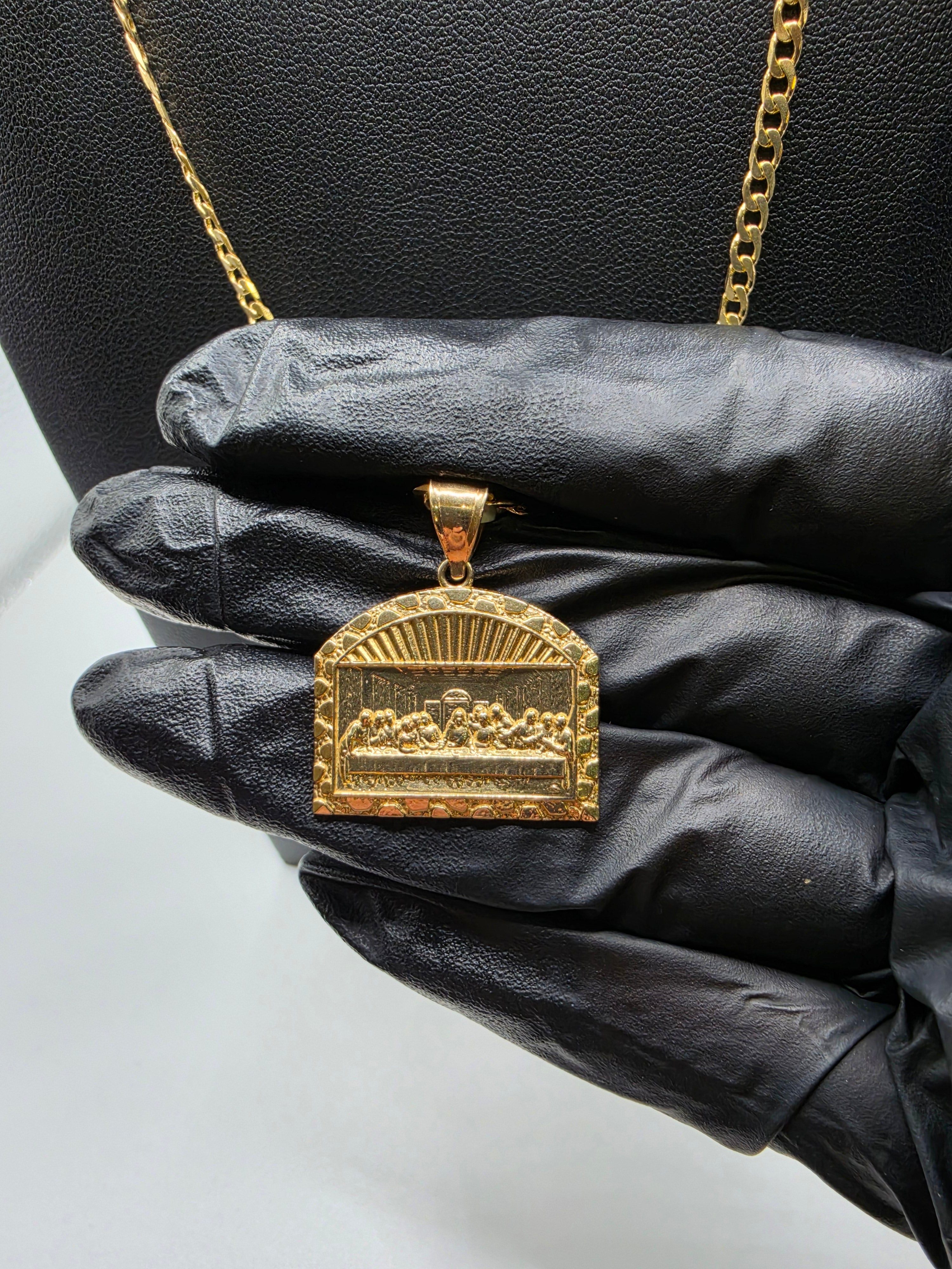 10K Gold Curve Chain with Pendant