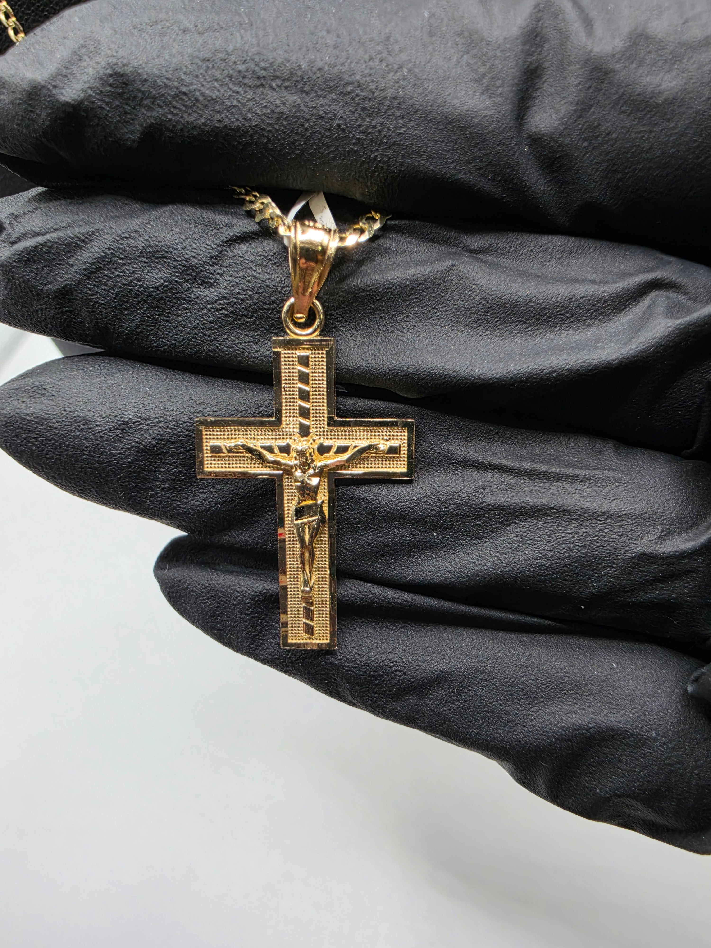 10K Gold Curve Chain with Pendant