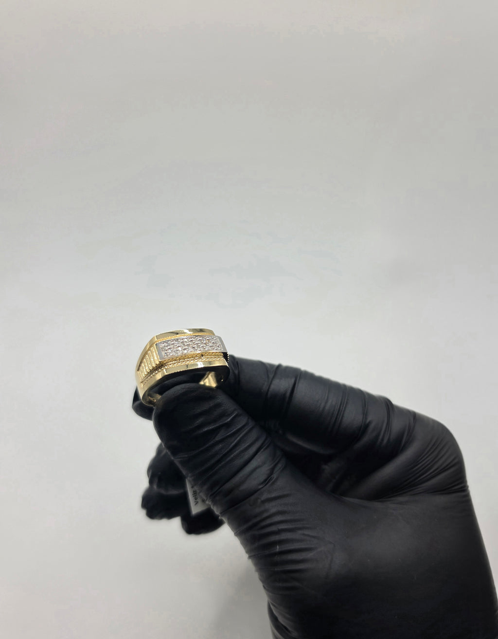 10K Gold Ring With Natural Diamonds
