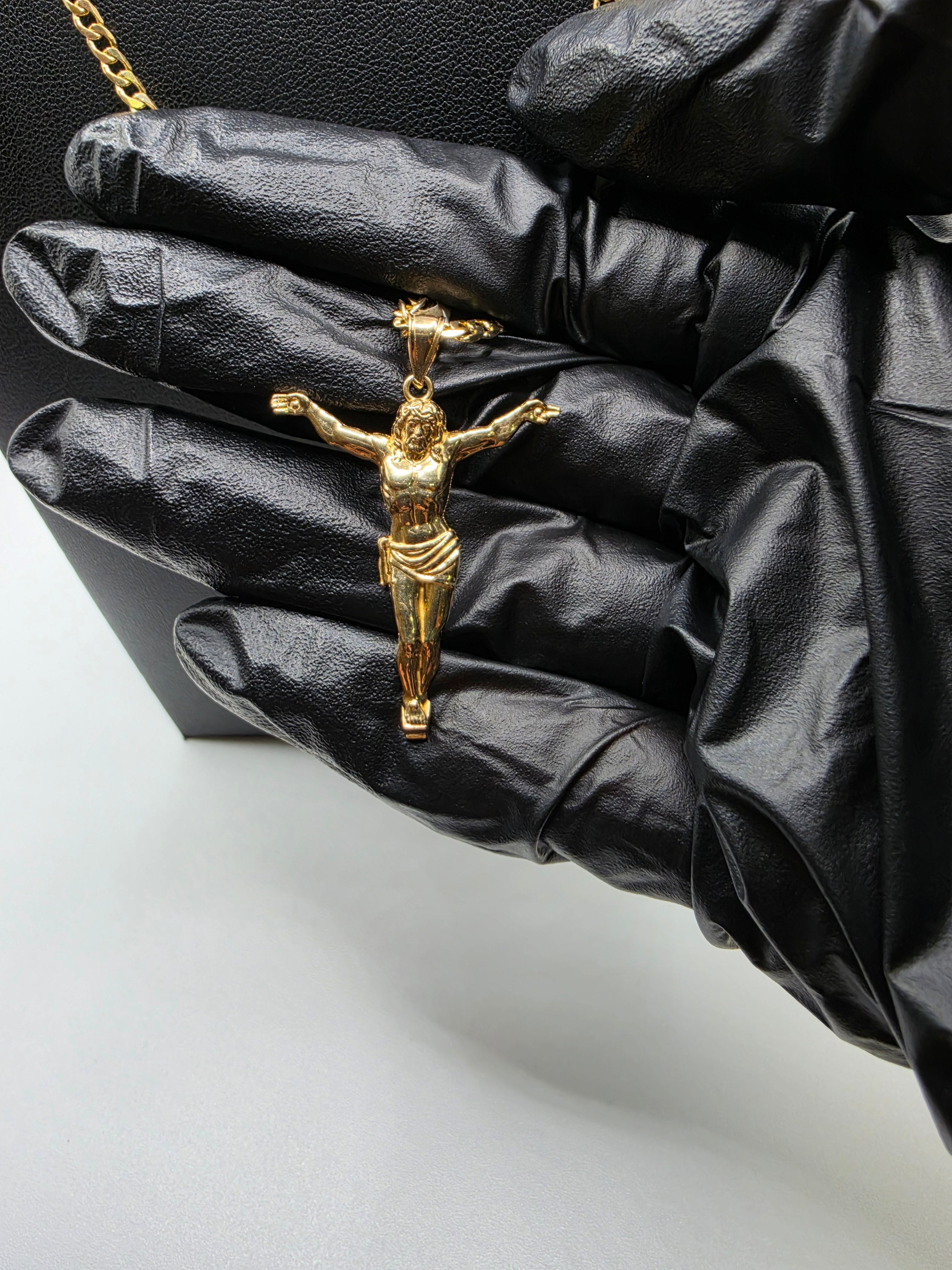 10K Gold Curve Chain with Pendant