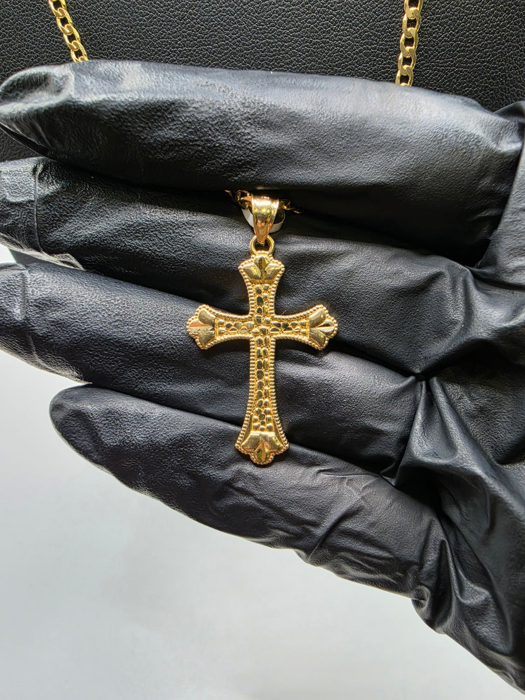 10K Gold Curve Chain With Pendant