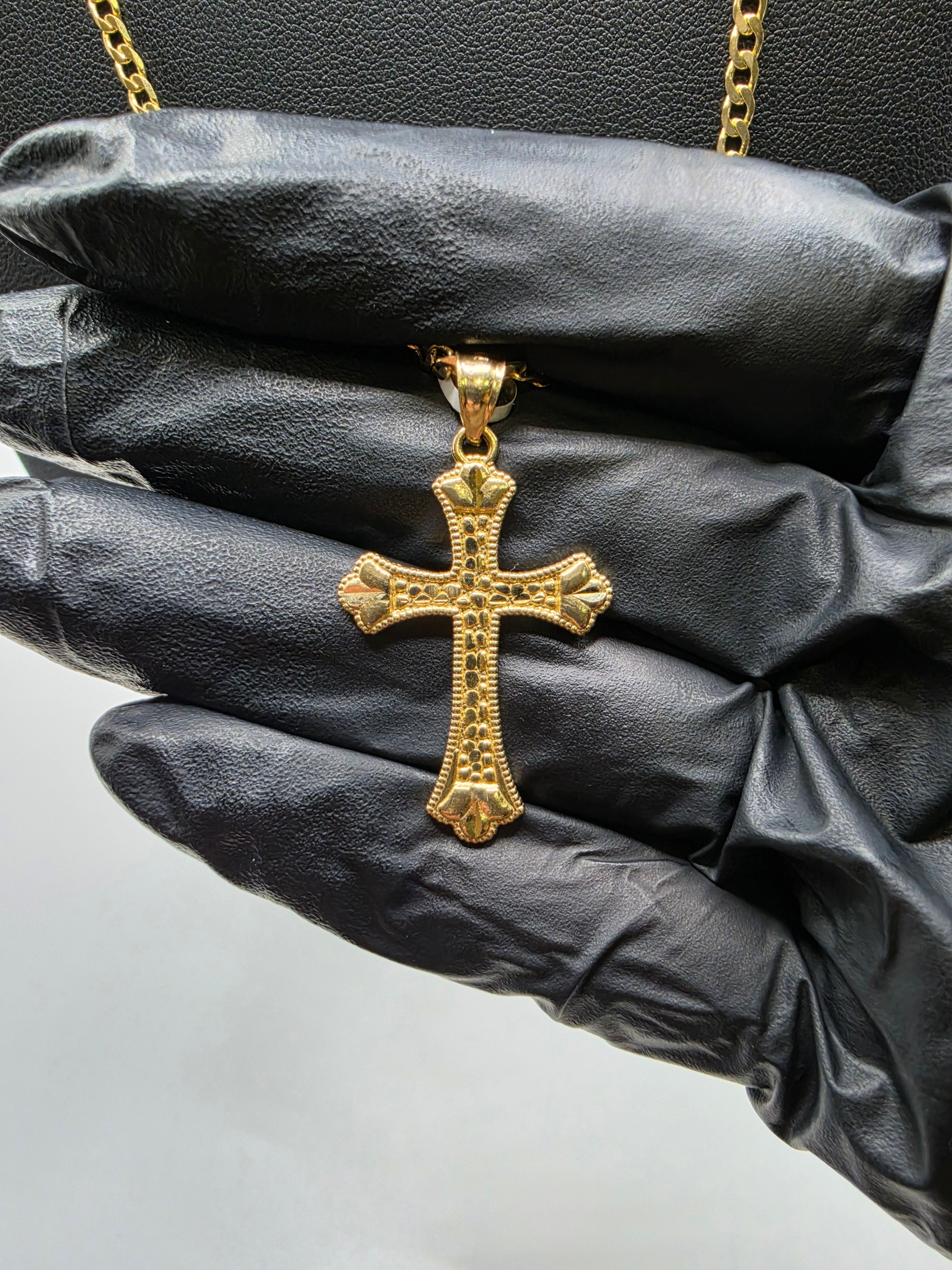 10K Gold Curve Chain With Pendant