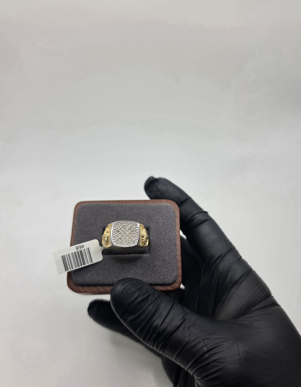 10K Gold Ring With Natural Diamonds