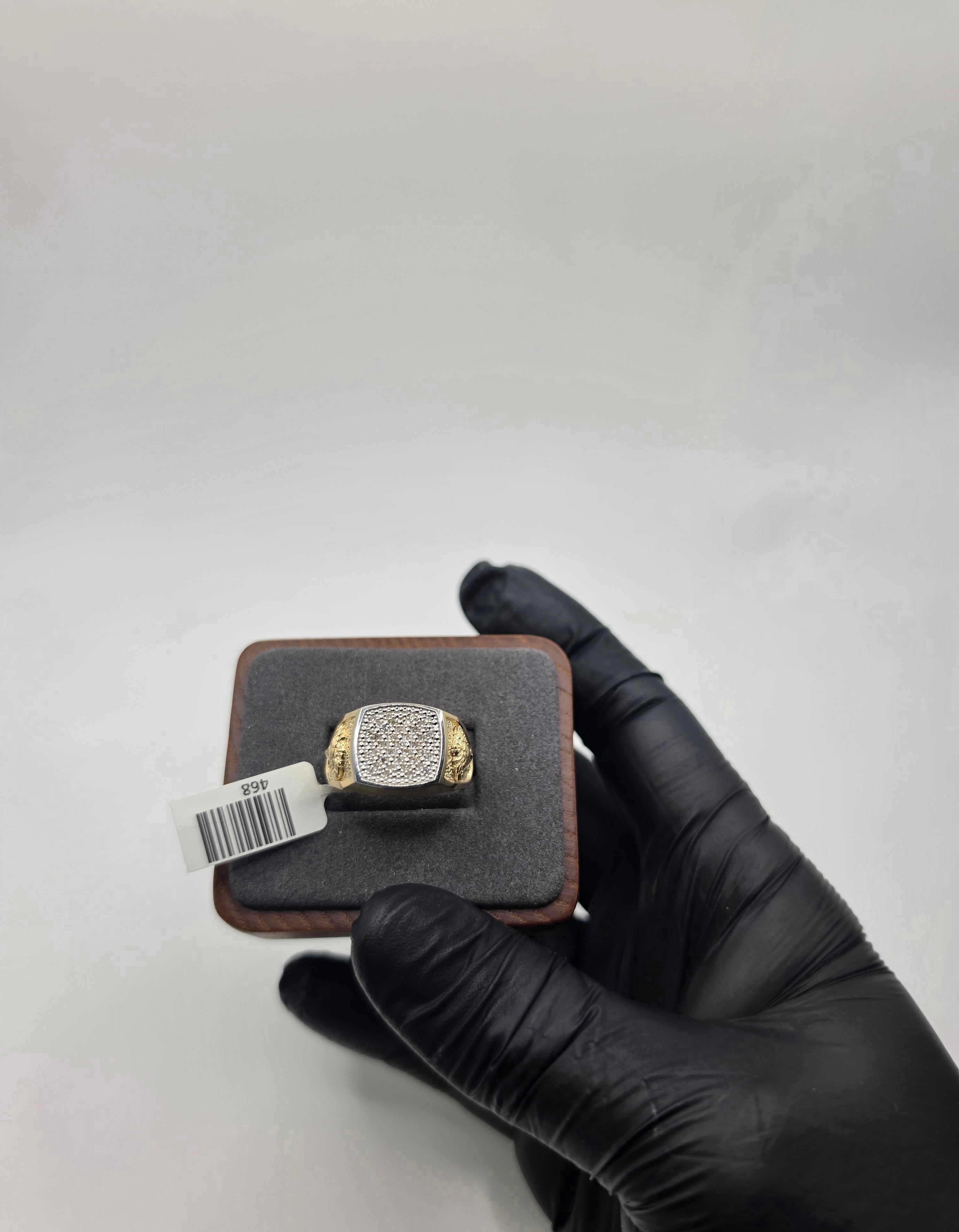 10K Gold Ring With Natural Diamonds