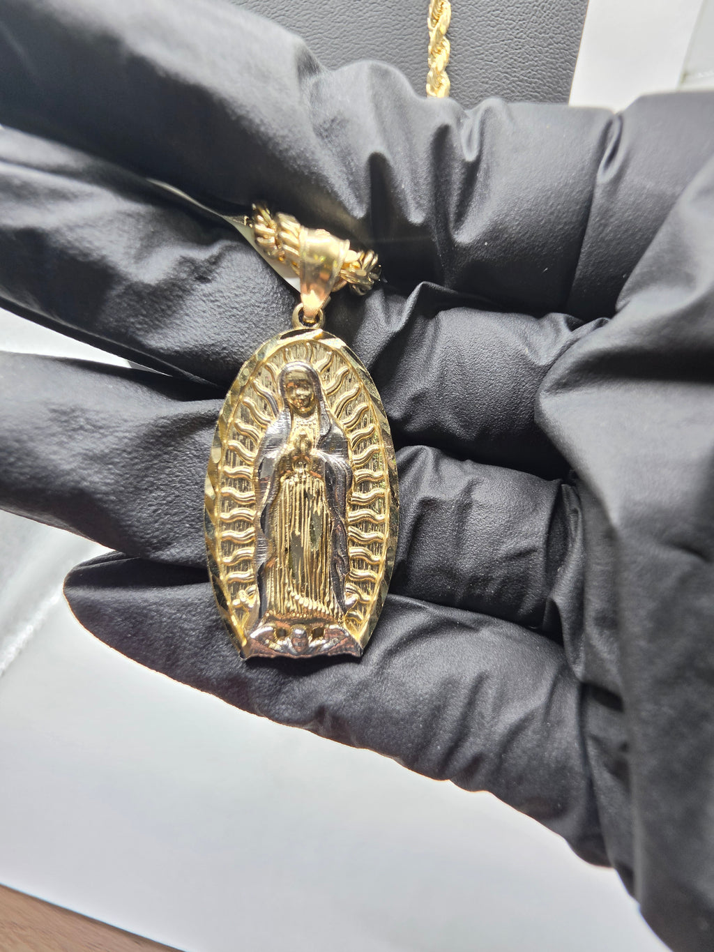 10K Gold Rope Chain with Pendant