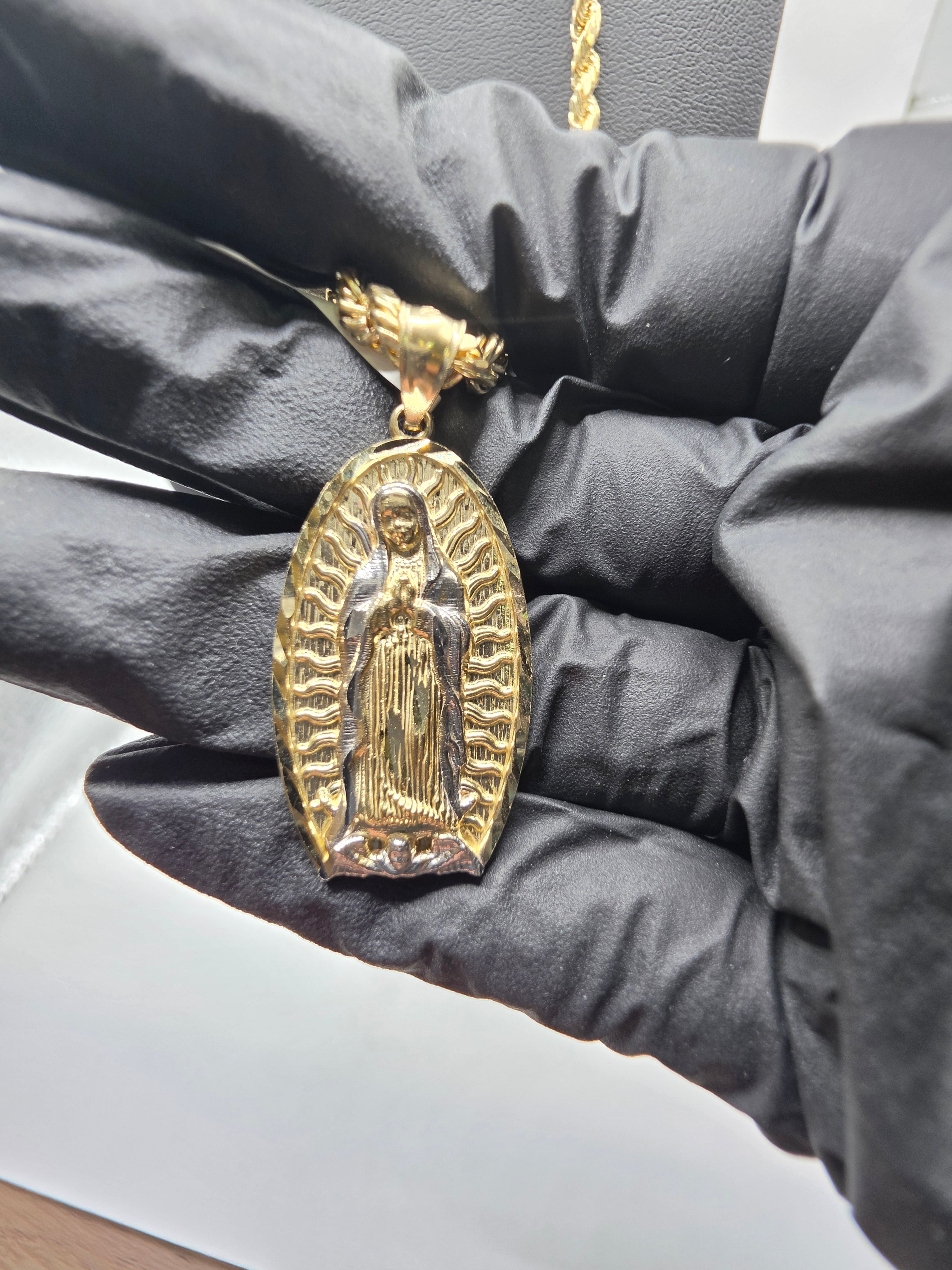 10K Gold Rope Chain with Pendant
