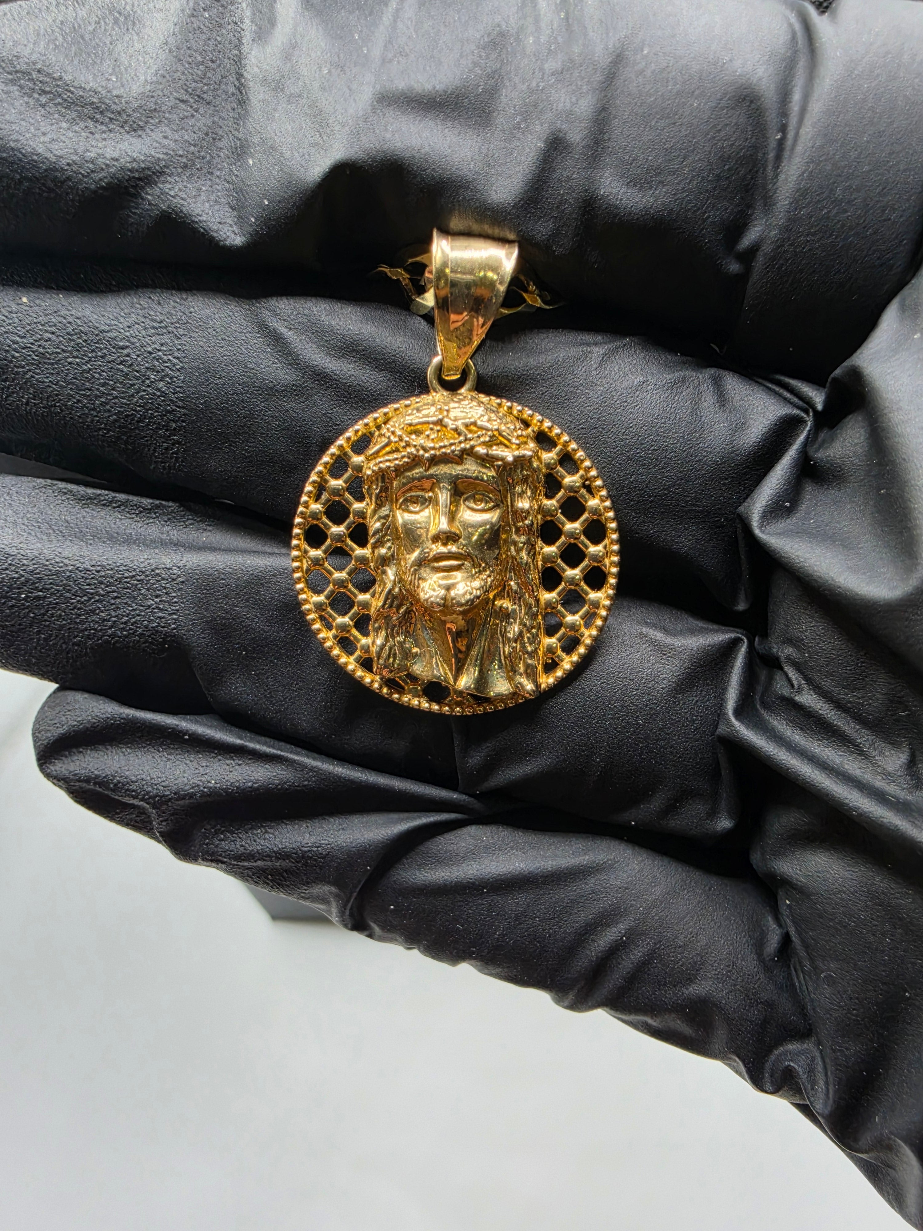 10K Gold Curve Chain with Pendant