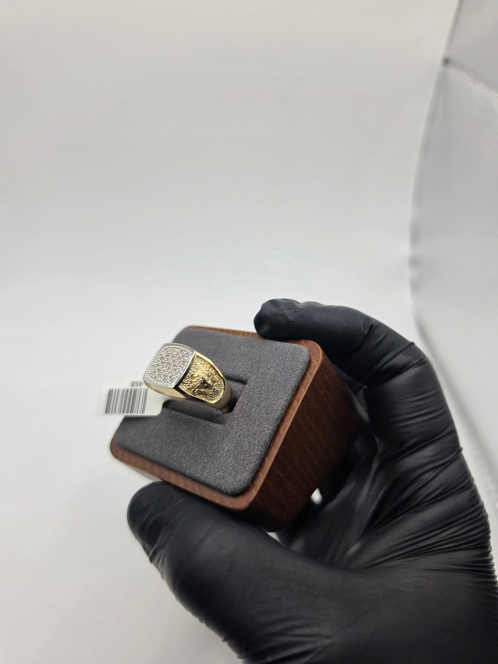 10K Gold Ring With Natural Diamonds