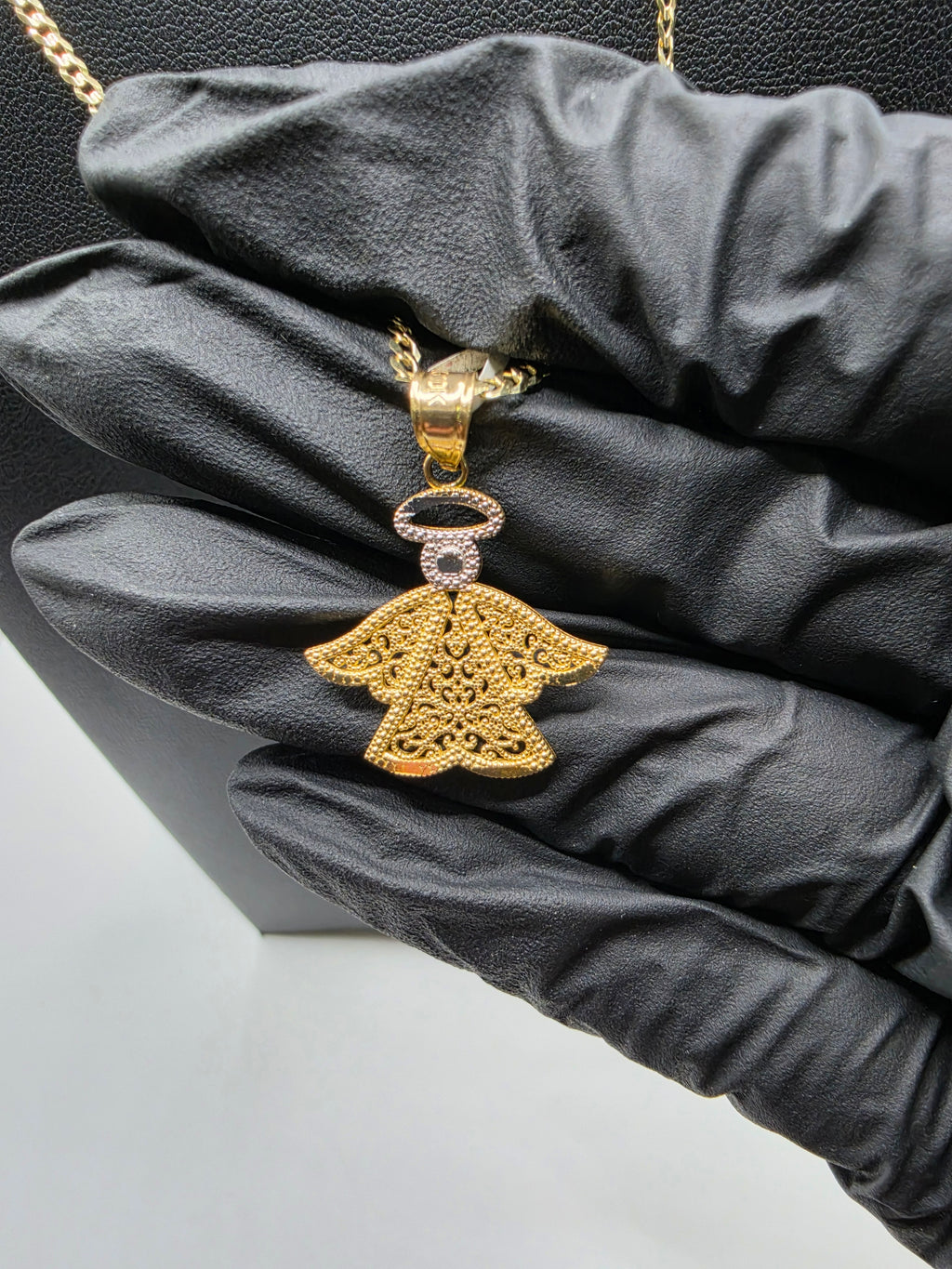 10K Gold Curve Chain with Pendant
