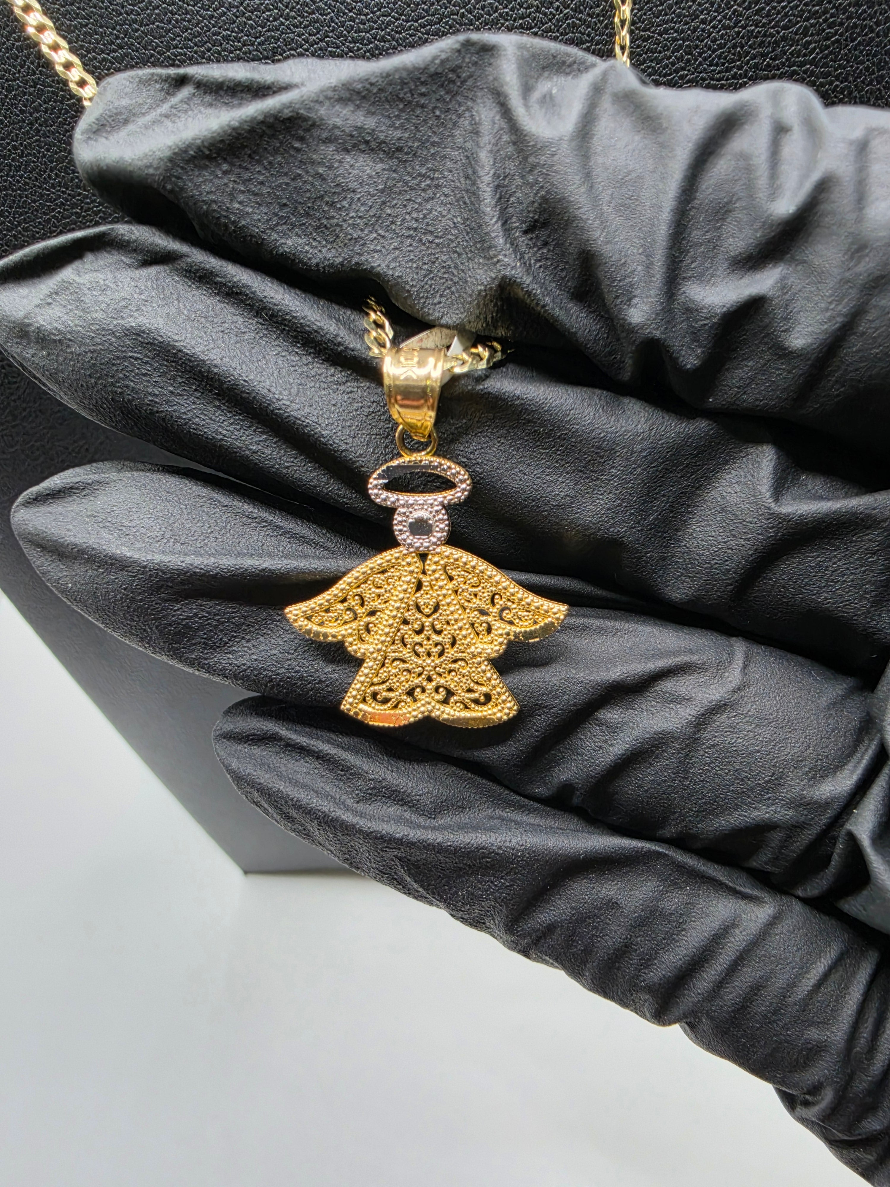 10K Gold Curve Chain with Pendant