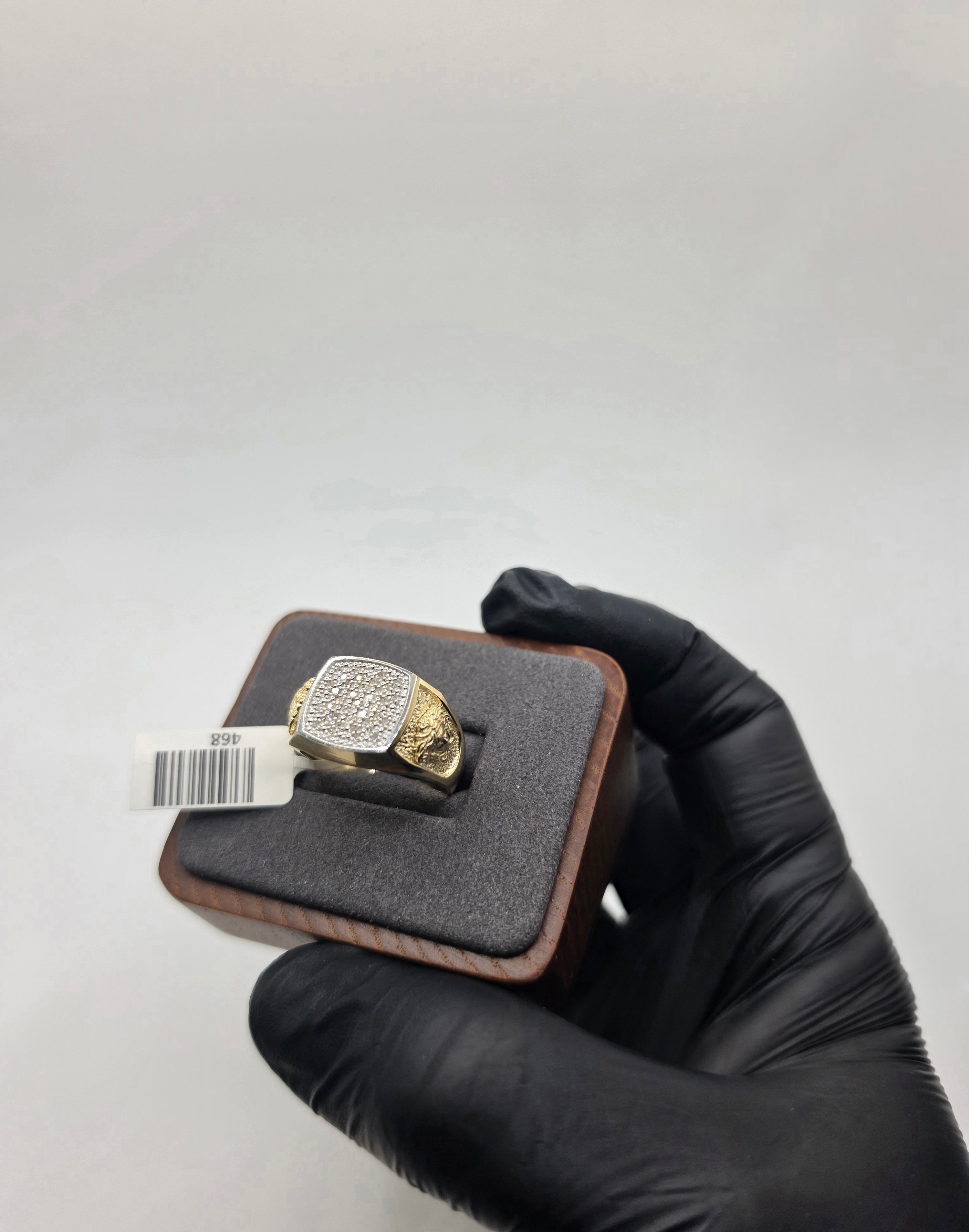 10K Gold Ring With Natural Diamonds
