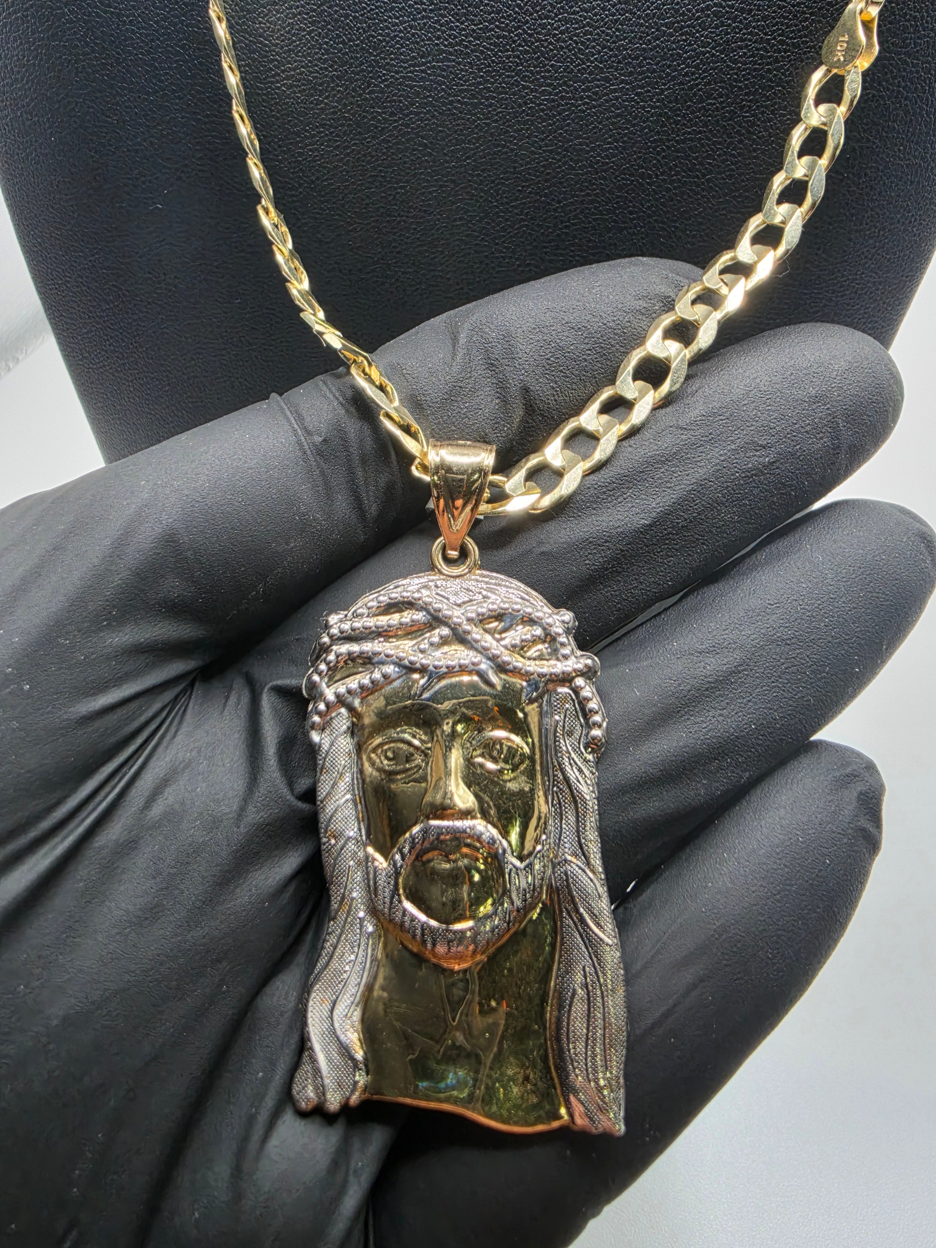 10K Curve Chain With Jesus Pendant