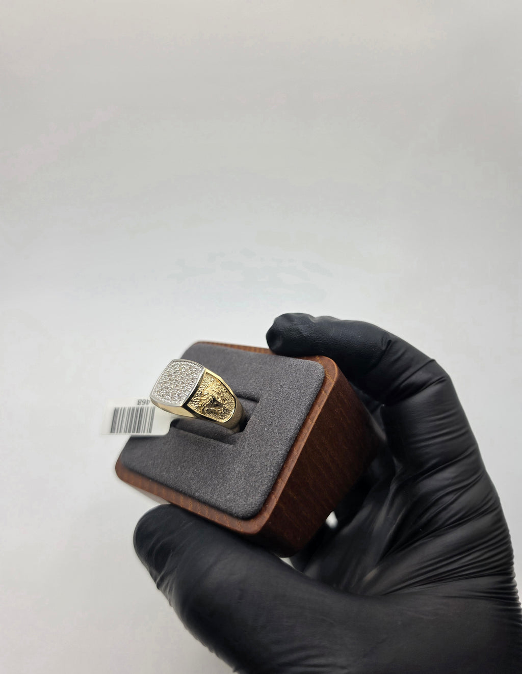 10K Gold Ring With Natural Diamonds