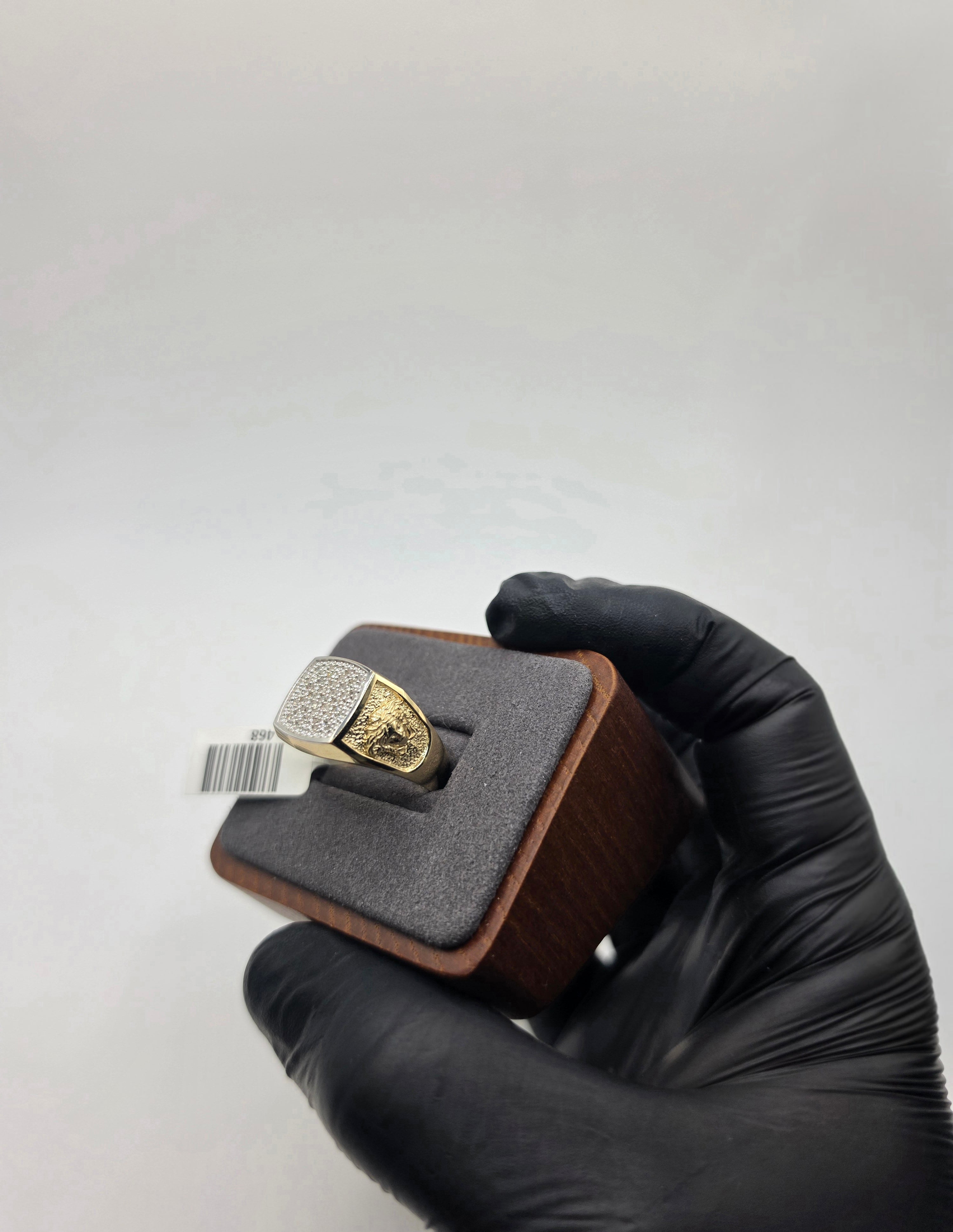 10K Gold Ring With Natural Diamonds