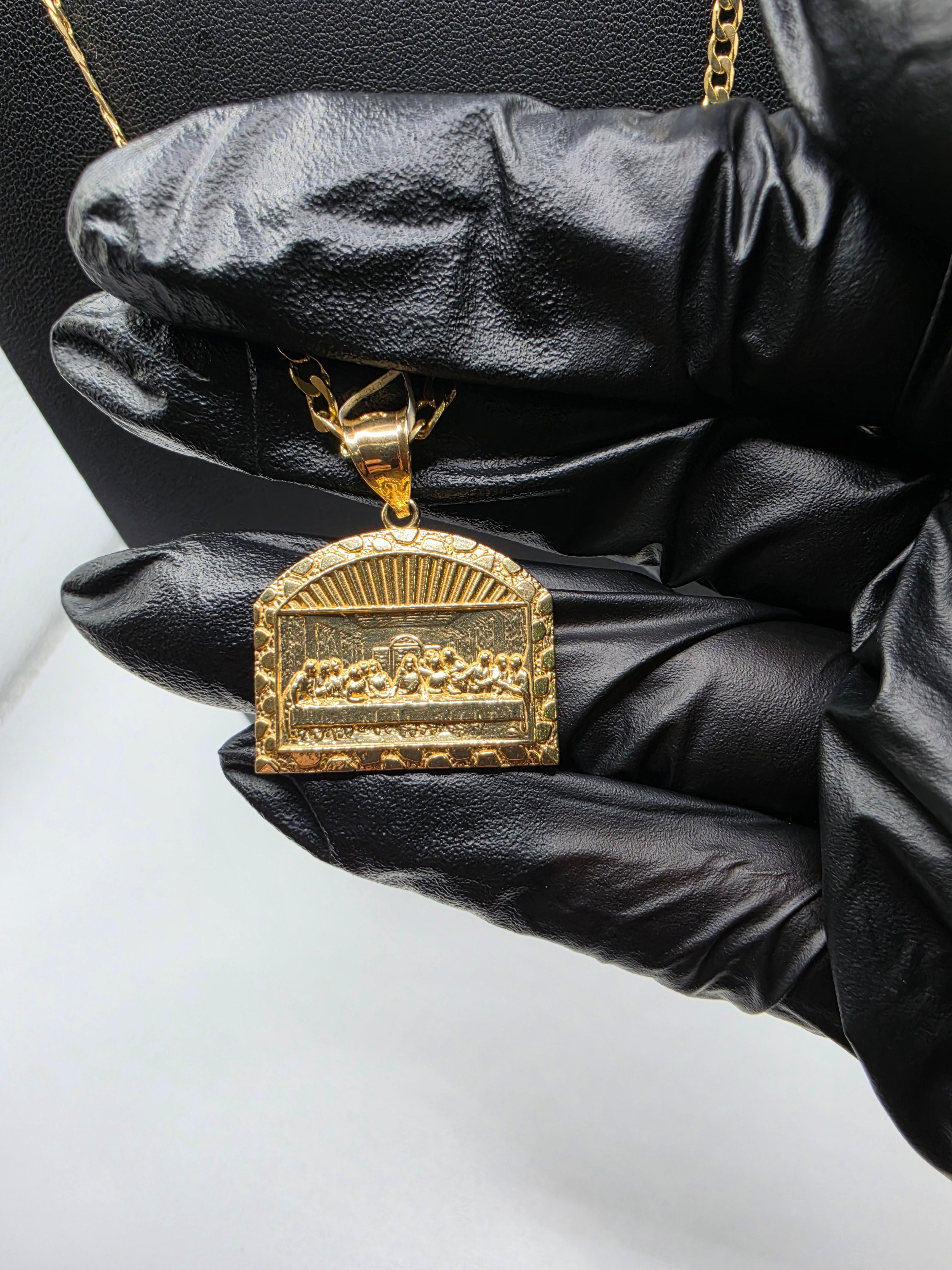10K Gold Curve Chain with Pendant