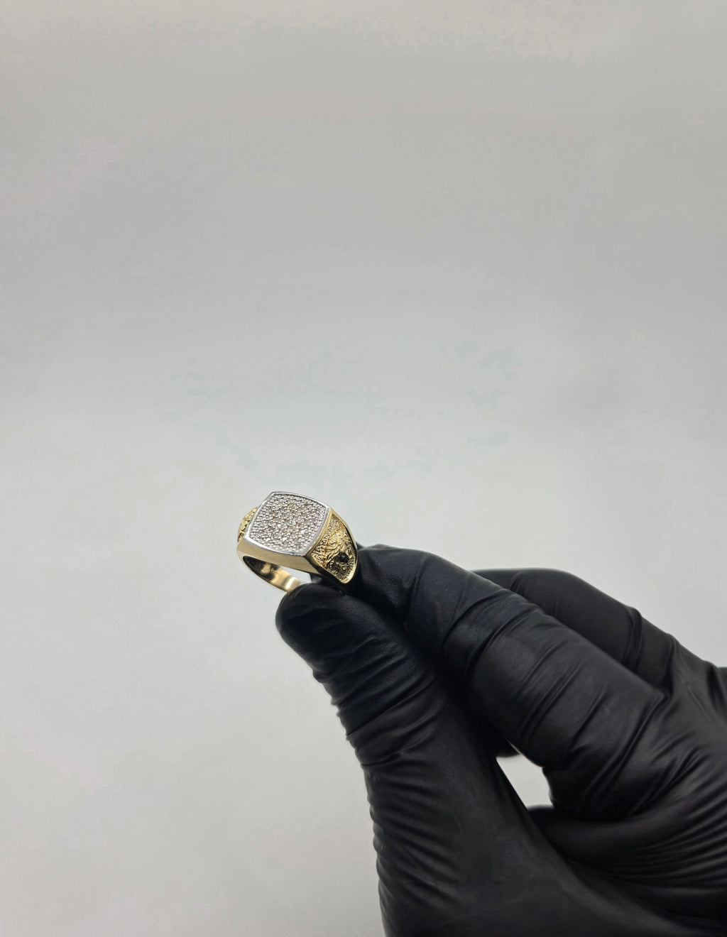 10K Gold Ring With Natural Diamonds