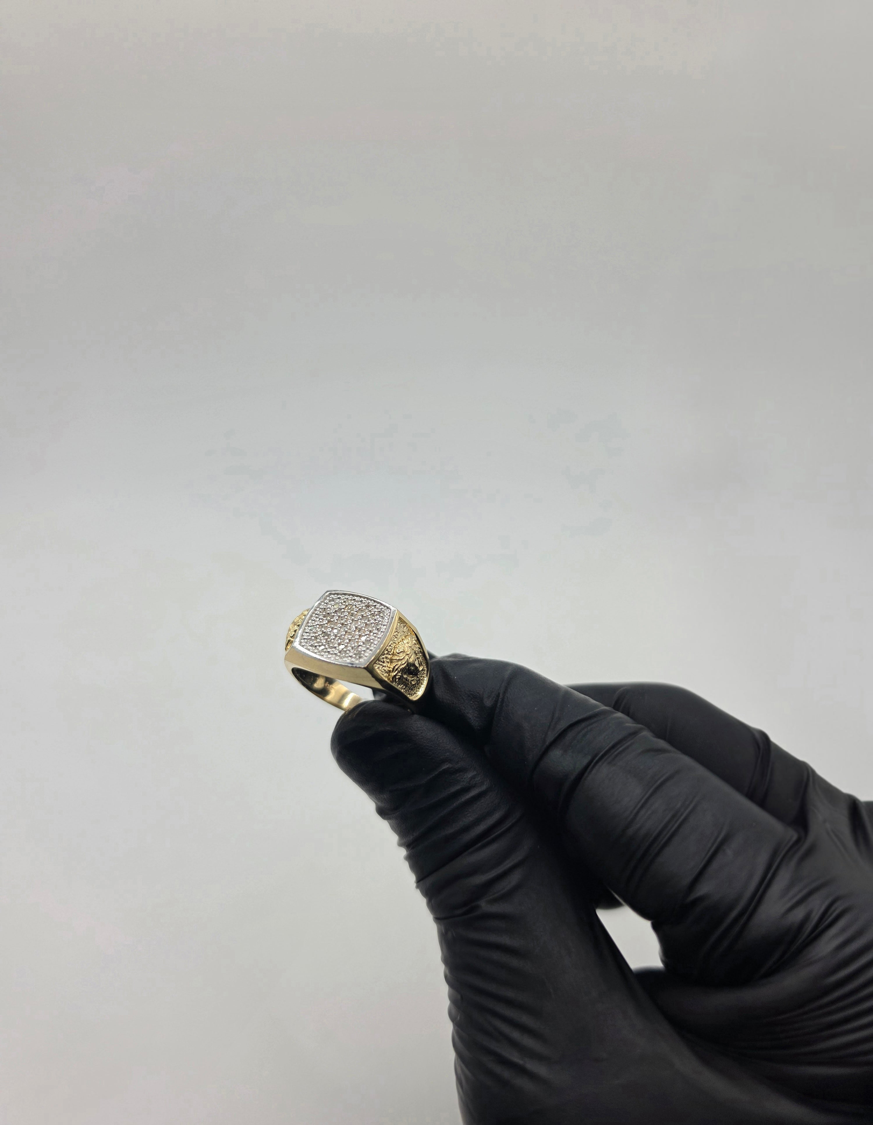 10K Gold Ring With Natural Diamonds